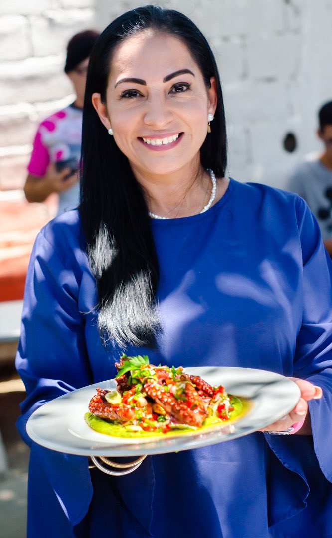 AlcaldiaManeiro's tweet photo. #FOTOS| Esta actividad se realiza en el marco de las ferias gastronómicas que realiza el municipio y busca impulsar lo autóctono tradicional con ingredientes 0 Km destacó la Directora municipal de Cultura Amanda Soriano. https://t.co/1JKzMLEIEC
