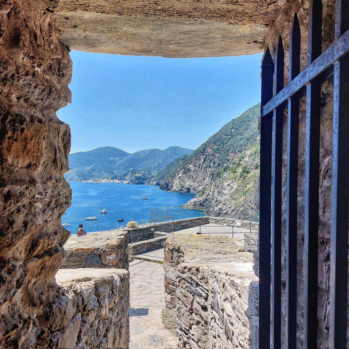 max_ugliarolo's tweet photo. Vernazza, uno scorcio dal Castello Doria #art #arte #Ferragosto #vernazza https://t.co/OXVvedSGtq