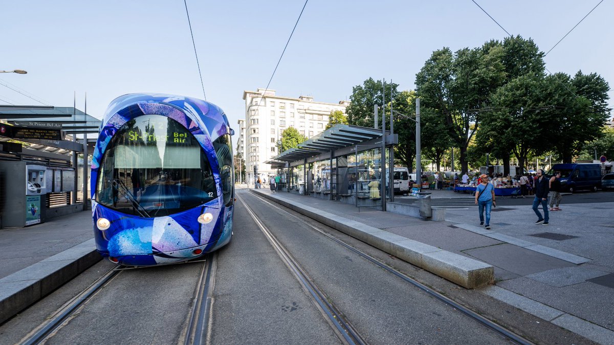 SYTRALmobilites's tweet photo. 🌅 Lyon ou São Paulo ?

La rame habillée par le street artist brésilien Rafael Sliks offre un petit détour vers l’Amérique du Sud 😎 https://t.co/HAfAK7KSGg