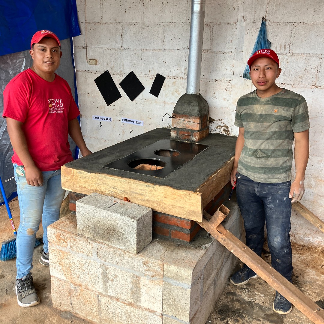 Our trainees completed their Maestros Comaleros training and are officially graduates of StoveTeam International's Maestros Comaleros Academy! We are excited to see these new Maestros Comaleros get to work on our EcoLogic partner project in Totonicapan, Guatemala.
