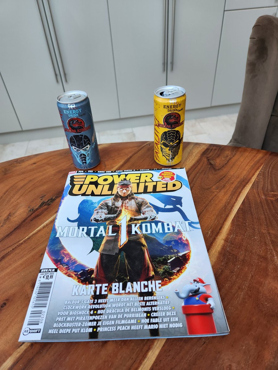 _JB88_'s tweet image. Got me some Mortal Kombat themed energy drinks which go perfectly together with the latest issue of @PowerUnlimited