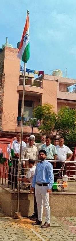 RdjkGbsss's tweet photo. आज स्वतंत्रता दिवस का आयोजन जिसमें
छात्रों ने उत्साहपूर्वक अपनी अभिव्यक्तियाँ प्रस्तुत की।
इस अवसर पर विभिन्न प्रतियोगिताओं में स्थान प्राप्त छात्रों को पुरस्कृत भी किया गया।
निश्चित ही यह आयोजन छात्रों में राष्ट्र के प्रति अपने दायित्वों को सुदृढ करता है।
@Dir_Education
जय हिंद! https://t.co/8ECkIHNKp7