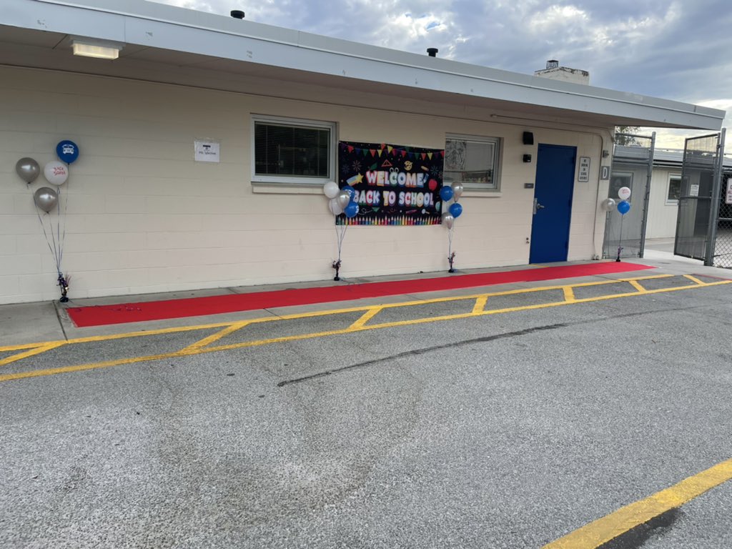 maxwellbulldogs's tweet image. We are ready to welcome our Bulldogs back!! #WeAreWCSD #WCSDProud #lifeisgoodontheroadtoexcellence @WashoeSchools @SuptEnfield