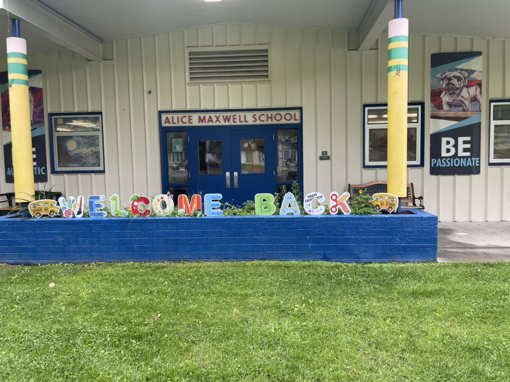 maxwellbulldogs's tweet image. We are ready to welcome our Bulldogs back!! #WeAreWCSD #WCSDProud #lifeisgoodontheroadtoexcellence @WashoeSchools @SuptEnfield