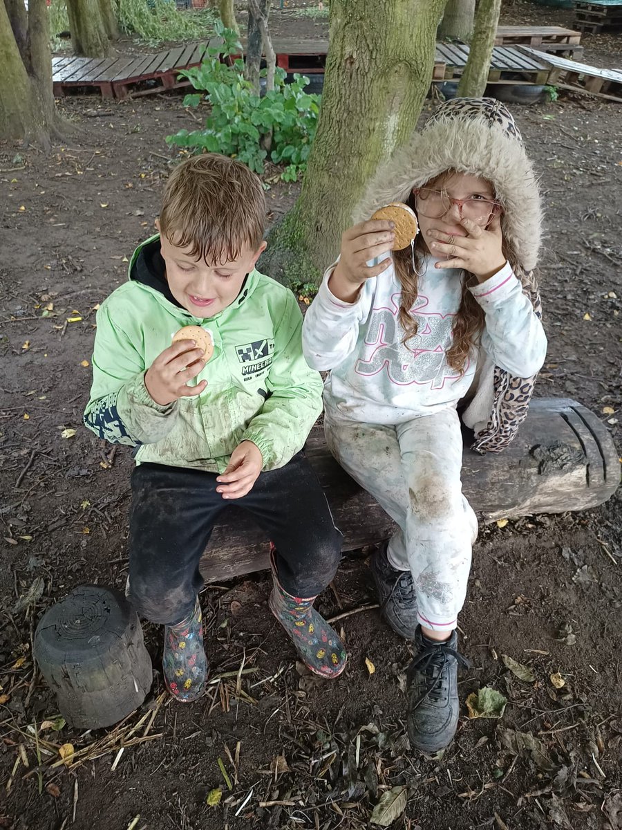 wildlingsDN's tweet photo. The rain didn't stop us having fun at #HAF23 Forest School today @MyDoncaster 
@educationgovuk
@Craig_Doncaster
@LeePitcher9
@SusanJDurant
@Joe_Blackham
@kingedprimary https://t.co/tkLQlk5aCd