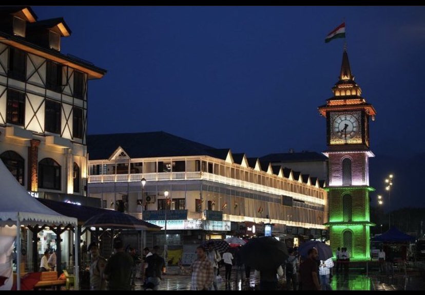 Faizanw29992395's tweet photo. Historical #Lal_Chowk Adorned In the Tricolor’s Brilliance, A Radiant Spectacle On the Eve Of 77th Independence Day. #NayaKashmir @diprjk @DrJitendraSingh @RavinderRaina @AshokKoul59 @PMOIndia @AmitShahOffice @AmitShah @Sunil_SharmaBJP @tarunchughbjp @myogioffice https://t.co/Y7JPYQ2wBR
