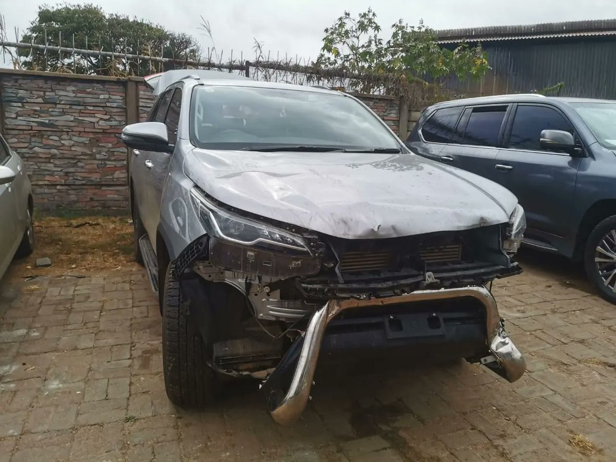 accelary's tweet image. A combination of our Panel Beating and Spray Painting + Ultimate Paint Protection Film is the way to go 👌💯

Call us on 0788 000 111 for a FREE Quotation 
📍 52 Edison Crescent, Graniteside 
.
.
#Toyota #panelbeating #spraypainting #trending #explorepage #hararezimbabwe #fyp