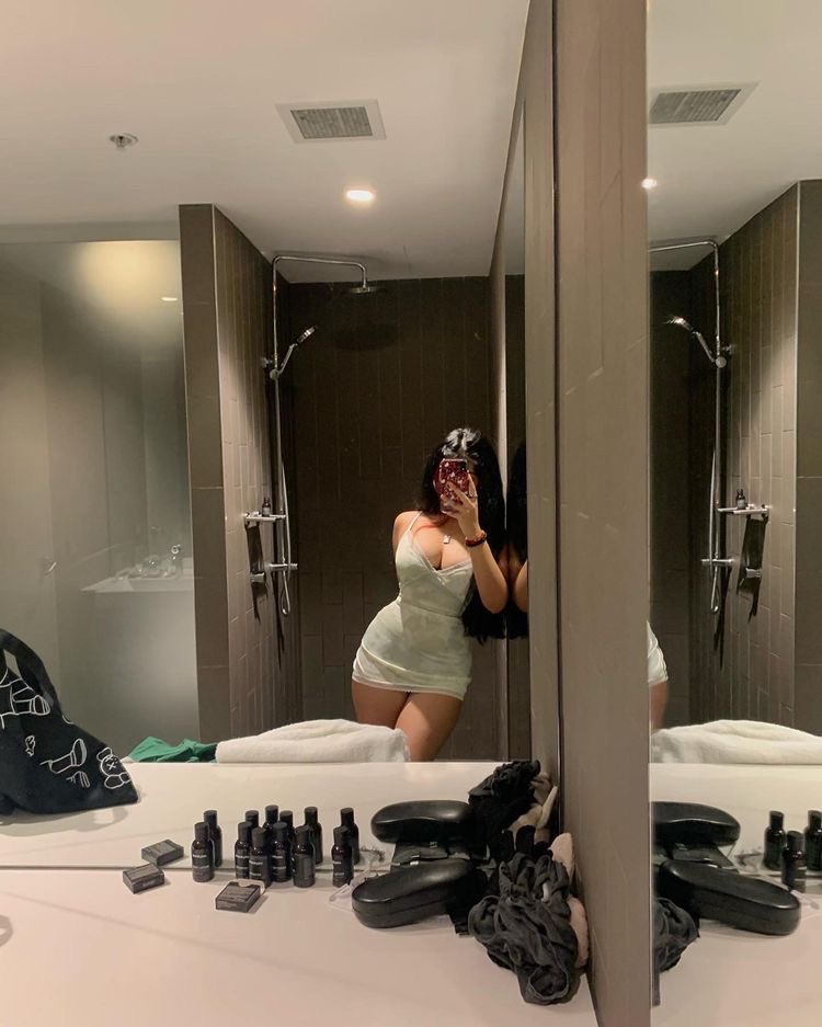 tharkiSharma's tweet photo. She said she wanted to spend some time away from her husband, and we booked a hotel room. 
I don't know why she thought I was not going to exact the payment of our shared cost from her in a way I deemed appropriate. 

https://t.co/tNGIIDeNHo
https://t.co/rzEjo2EsDE