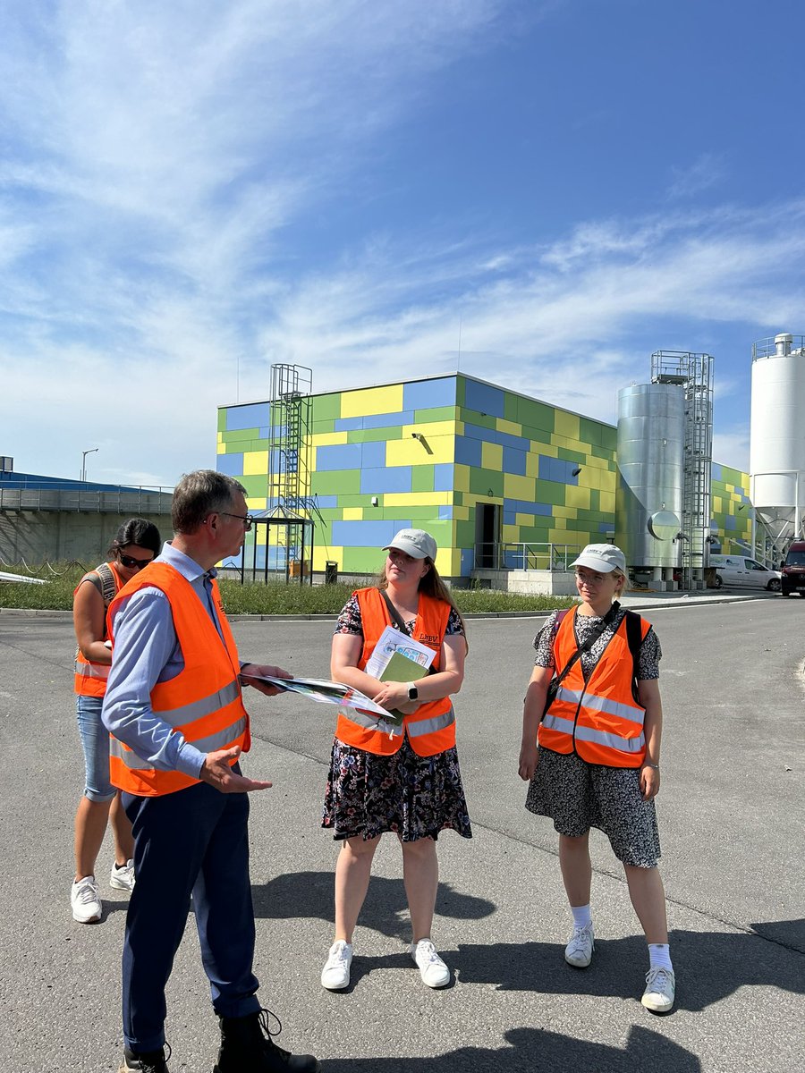 LMBV_mbH's tweet photo. Informationen aus erster Hand von Gerd Richter zur künftigen Arbeitsweise der #Wasserbehandlungsanlage der #LMBV zur Eisenminderung in #Plessa für die Landtagsabgeordneten @lucies_ecke Lucie Hammecke (SN) und @RicardaBudke (BB) https://t.co/frPdUqhQGe