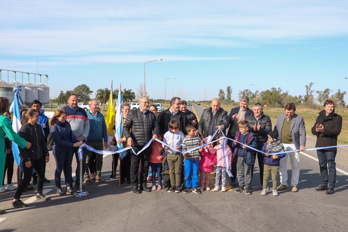 Más infraestructura vial en toda la provincia
En #MoisésVille, inauguramos las obras de repavimentación del acceso a la localidad en la Ruta Provincial Nº 69s. También inauguramos la repavimentación de la Ruta Provincial Nº 13, tramo: Virgina - Humberto Primo.