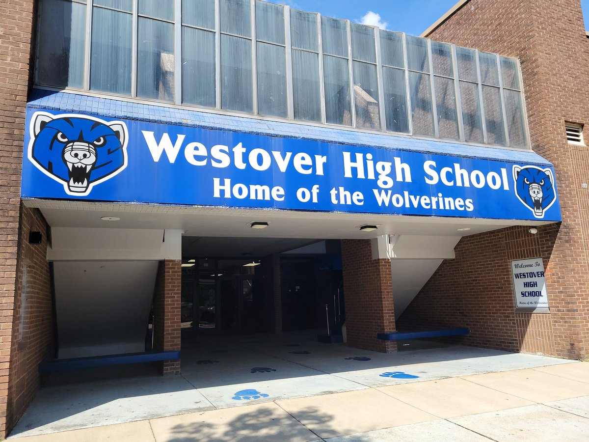 Mrz_Kirk's tweet photo. Here's to year 13 @WestoverHS! I💙my Wolverines https://t.co/dm5hvDW1j3