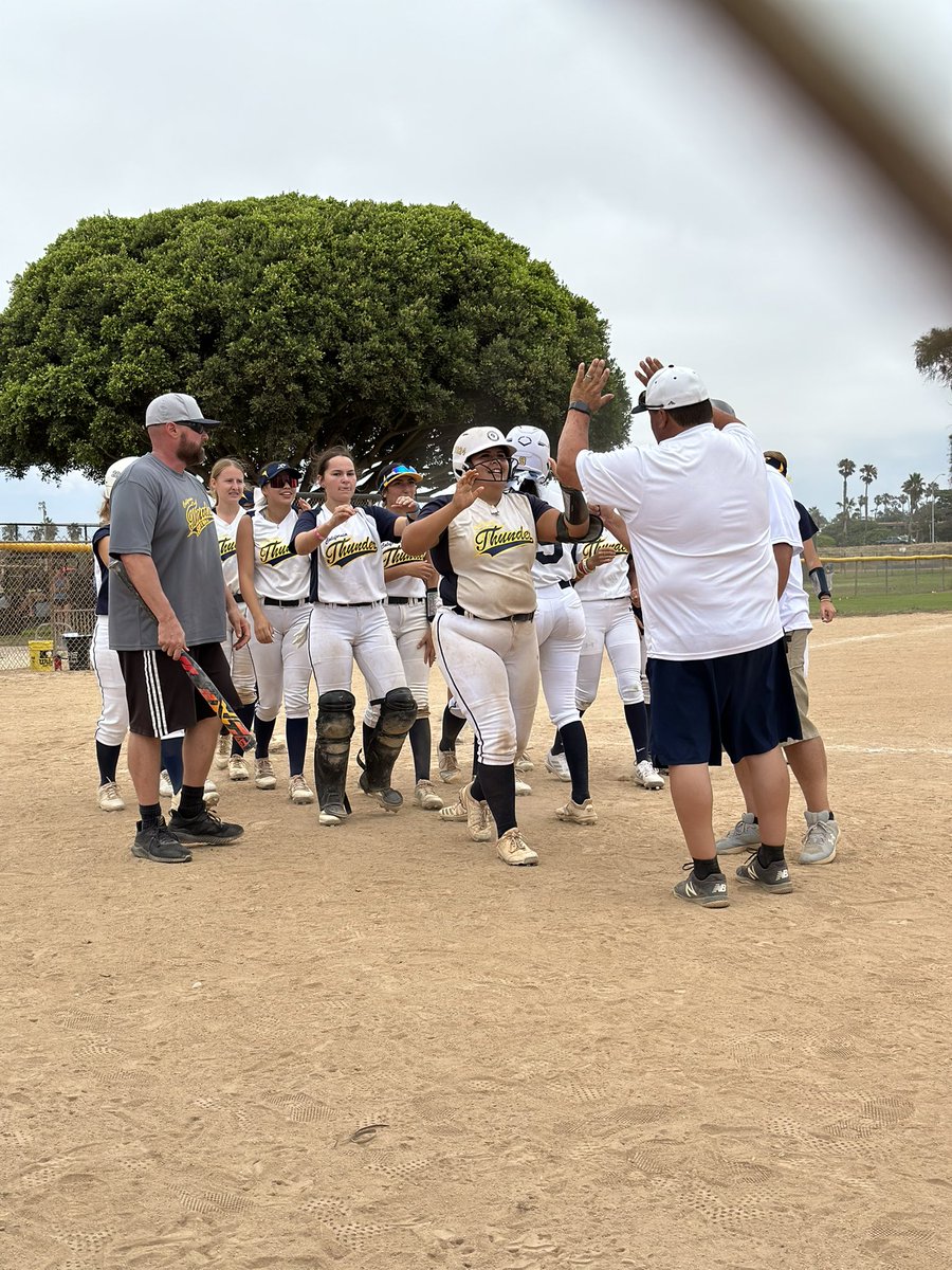 calthunder_06's tweet photo. We had an amazing showing at Showcase by the Sea this weekend. From pitching, hitting and defense this group was on point. We went 4-0 and batted .477 as a team with a total of 5 home runs. Alana Gutierrez #23 with 3 home runs and Natalie Valiente #9 with 2 home runs. https://t.co/x4Ij9V5xVK
