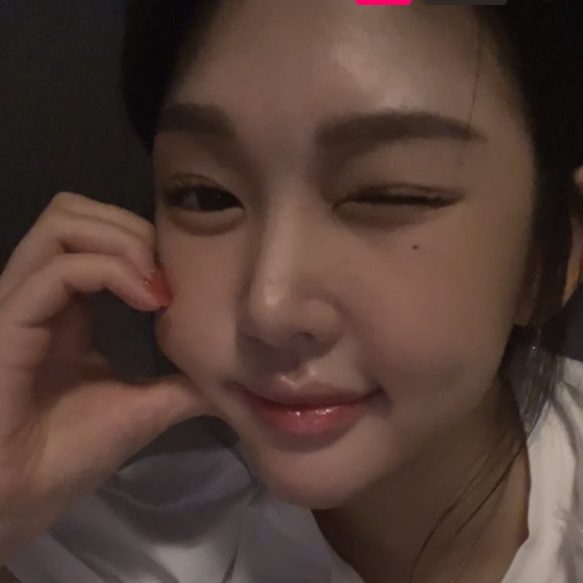 seoeuuun's tweet photo. pretty yerin #NineteentoTwenty https://t.co/7dpsDZXXDY