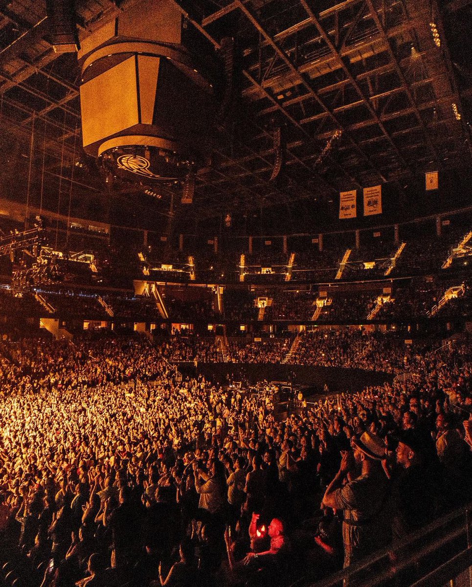 CapitolUK's tweet image. .@samsmith is almost half way through the US leg of GLORIA The Tour! Swipe for some East Coast highlights 🇺🇸  
samsmithworld.com/#live