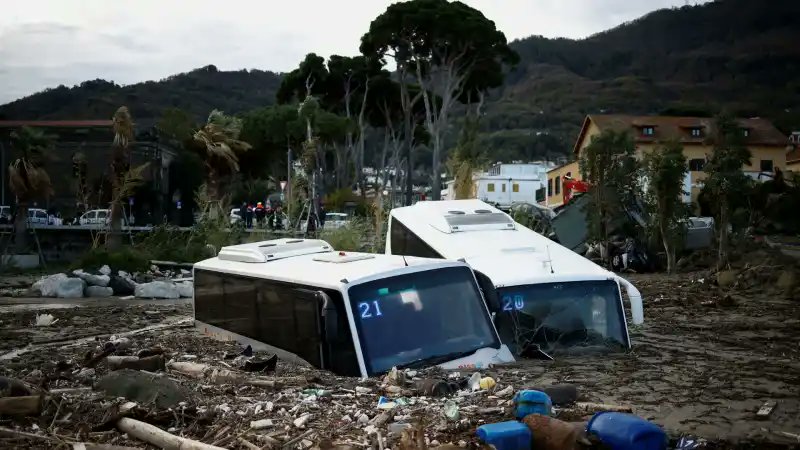 Five Missing as Devastating Landslides and Flooding Strike Northern Italy 
#davasnews 
#odessalandslide davasnews.com/2023/08/five-m…