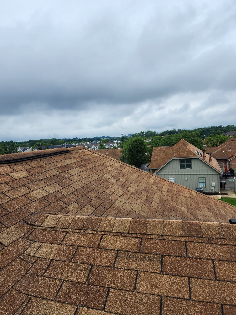 OhioCleanup's tweet photo. Beautiful skies, nice day to be on a rooftop.  #dryerventcleaning #daytonoh https://t.co/ujYMuTYXCs