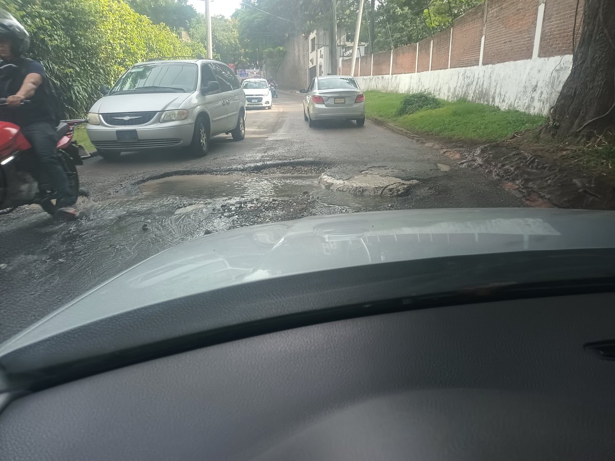 doblecin's tweet photo. Mira @GerardoAbarca_ no aguanto la primer lluvia fuerte. Lo mismo pasa cada año, cerritos está igual de jodida y además "están arreglando fco villa". Por qué hacen las cosas mal cada año? https://t.co/uwytziYCNE