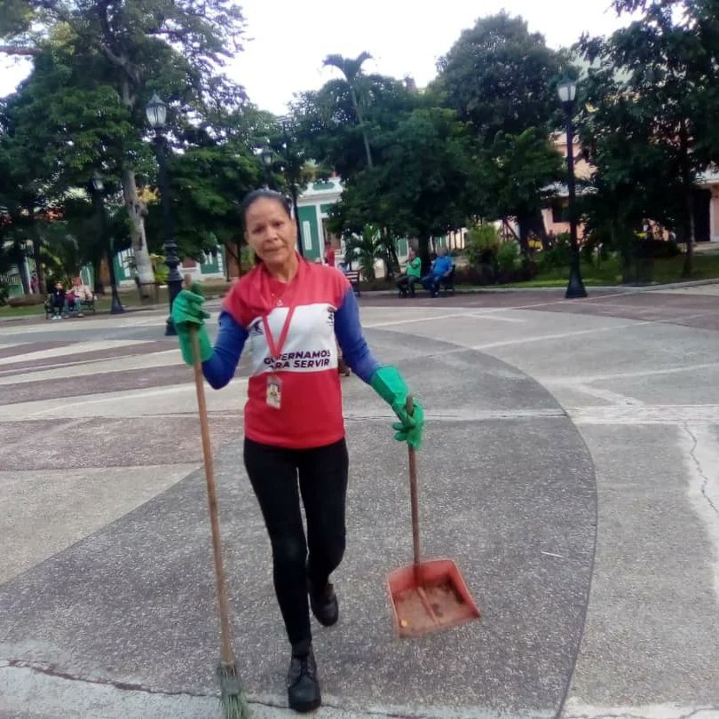 Instit12Febrero's tweet photo. #14Ago Damos inicio de semana cuadrillas del Instituto Bolivariano 12 de Febrero realiza desmalezado en la alcaldía de nuestro municipio y mantenimiento de las áreas verde en la plaza Ribas.
#RibasVuelveASonrei #GobernamosParaServir https://t.co/YscoUB2qvU