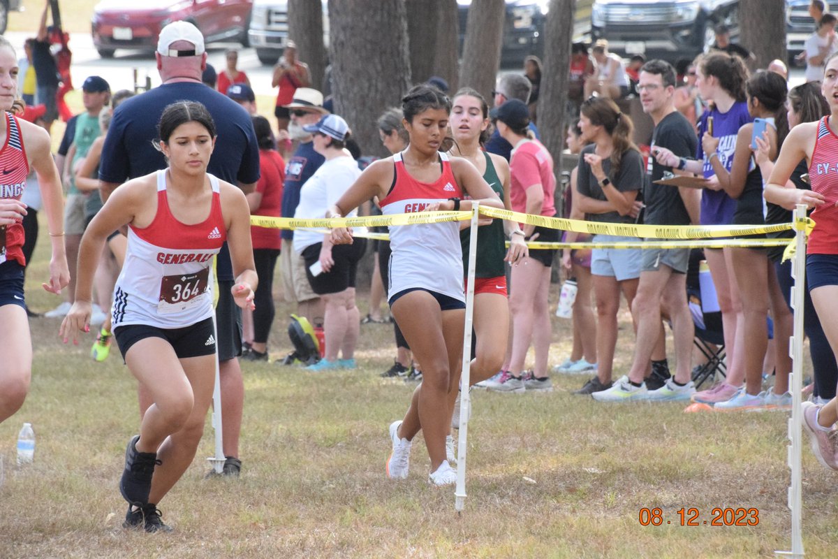 MacarthurXCTF's tweet photo. First meet in the books! Grass season is back!!! #MPND ⚪️🔴⚫️ https://t.co/tgXLkaRH54