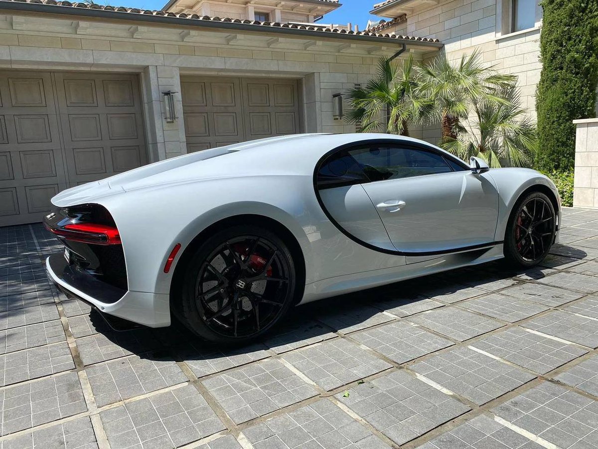 LouettaTubervi2's tweet photo. #Luxury car #Supercar Ferrari, Bugatti https://t.co/UIivjbz1kJ