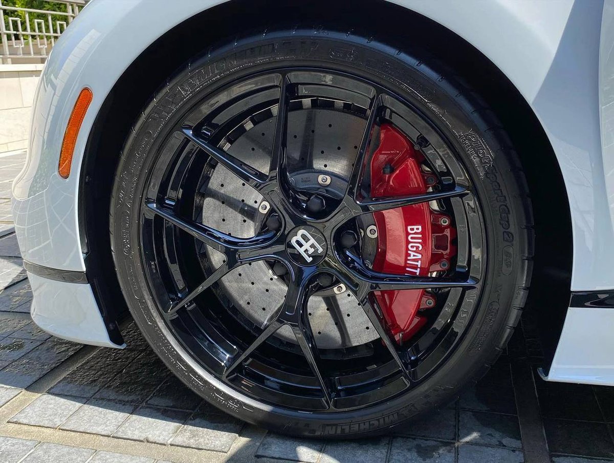LouettaTubervi2's tweet photo. #Luxury car #Supercar Ferrari, Bugatti https://t.co/UIivjbz1kJ