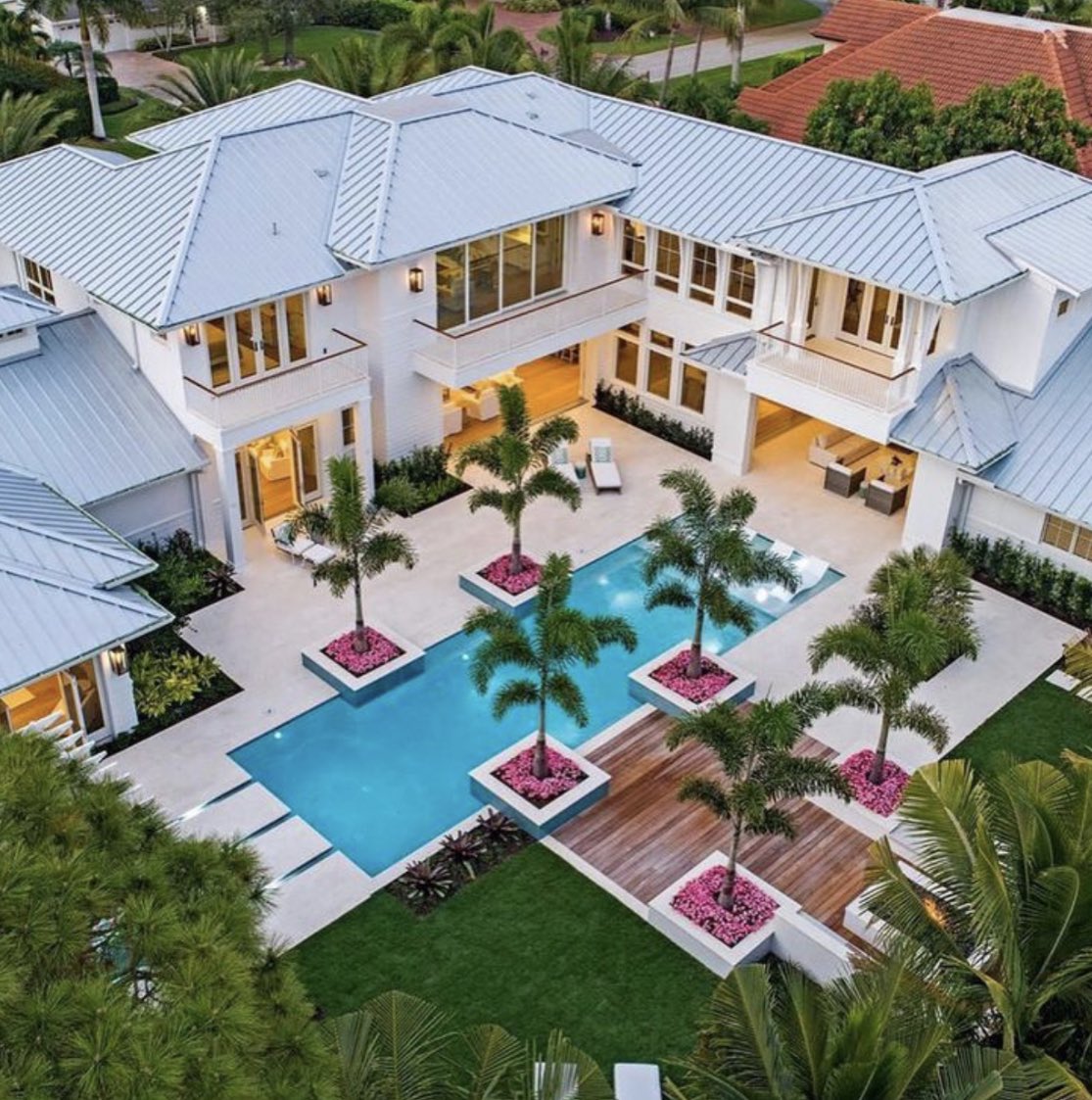 ChebylAdam's tweet image. 👁️‍🗨️ Consistency matters: As you decorate, maintain a consistent theme that ties the elements together. This doesn&apos;t mean everything has to match perfectly, but a unifying thread adds coherence. #HarmoniousHome