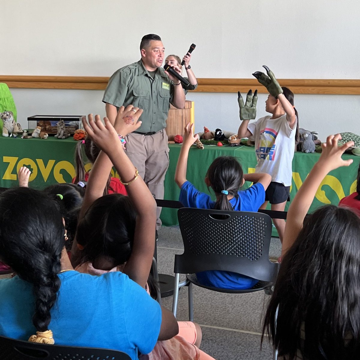 SDPublicLibrary's tweet image. Don't miss out—@zovargo is holding their last round of #SummerReadingProgram events at our SDPL locations this week. Kids LOVE interacting with Zovargo's furry, feathery and scaley animals! 🐇🦜🐍
See where their headed next: sandiego.librarymarket.com/?keywords=zova…