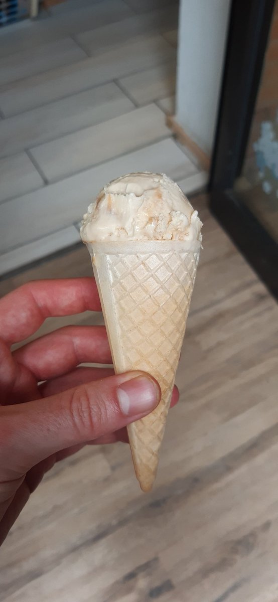 KSmythos's tweet image. Smallest scoop I've ever gotten on a cone :( 
#dissapointed
