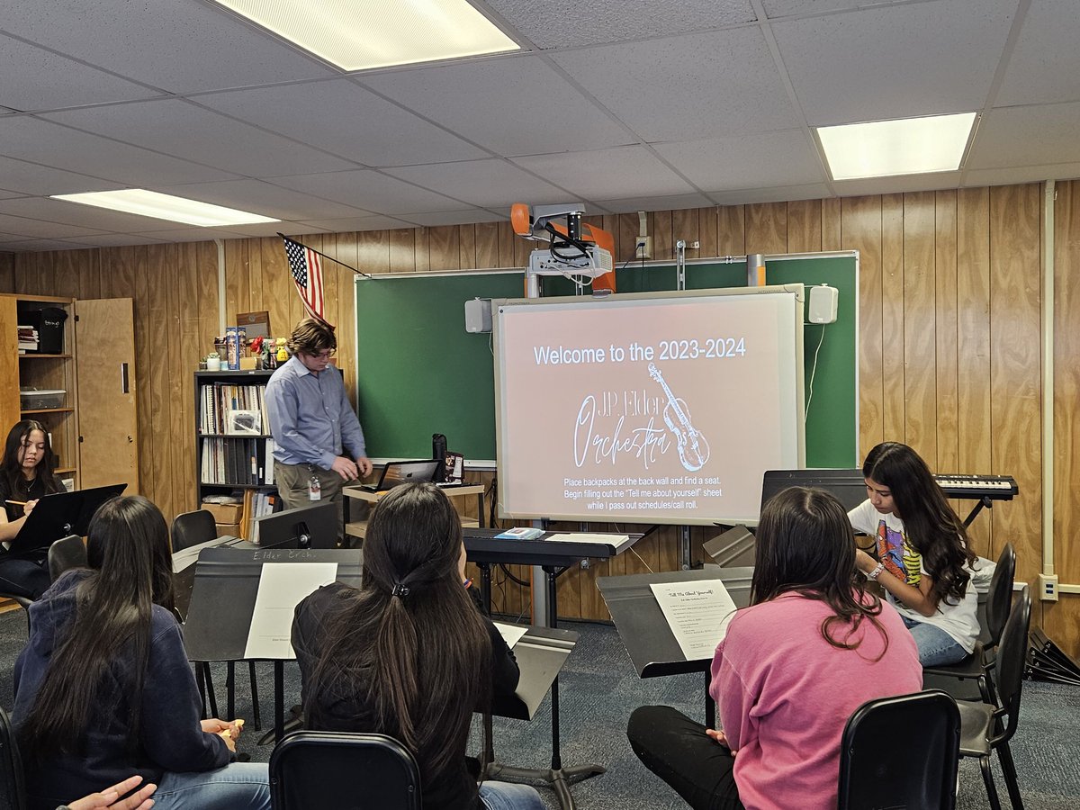 JenMartinOrch's tweet photo. The Elder MS students are focused and ready to get the music started! @FWISDVPA @CannonJesse2 @lisamcastillo @CharlieGarciaFW #fwfirstday #onefortworth https://t.co/EQOdil5ymg