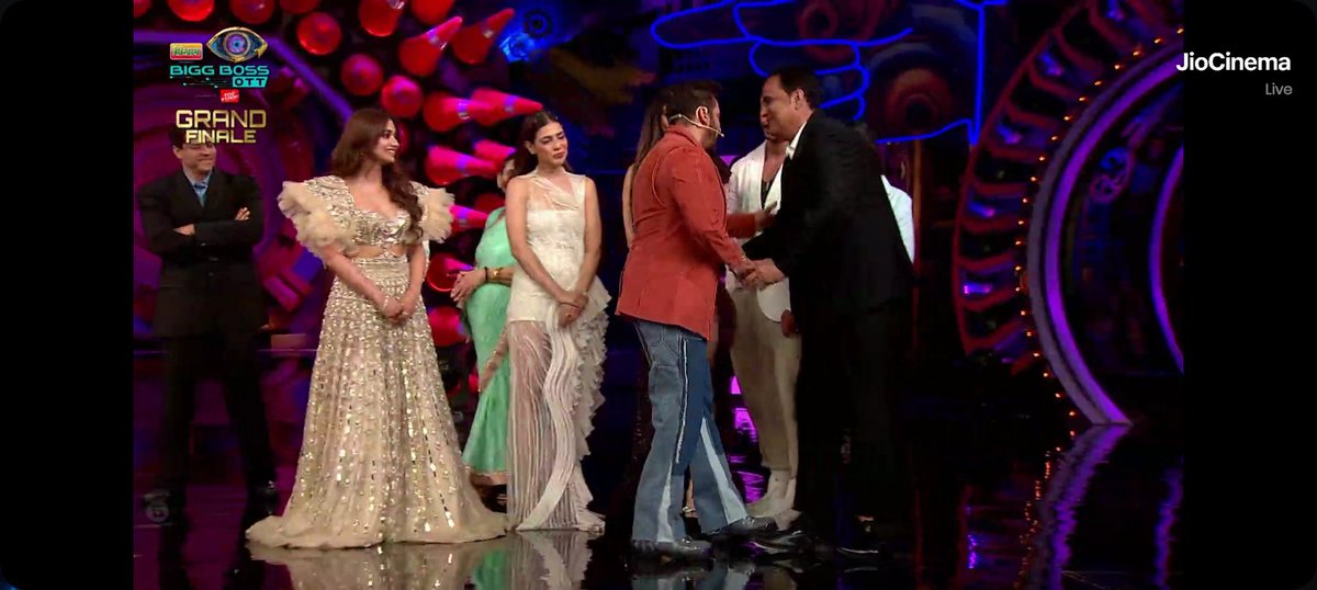 SakshiJoshi07's tweet image. Finally Started Uncle &amp;amp; Aunty is Here 

VIJAYI BHAVA ABHISHEK

#AbhishekMalhan #AbhishekForWin