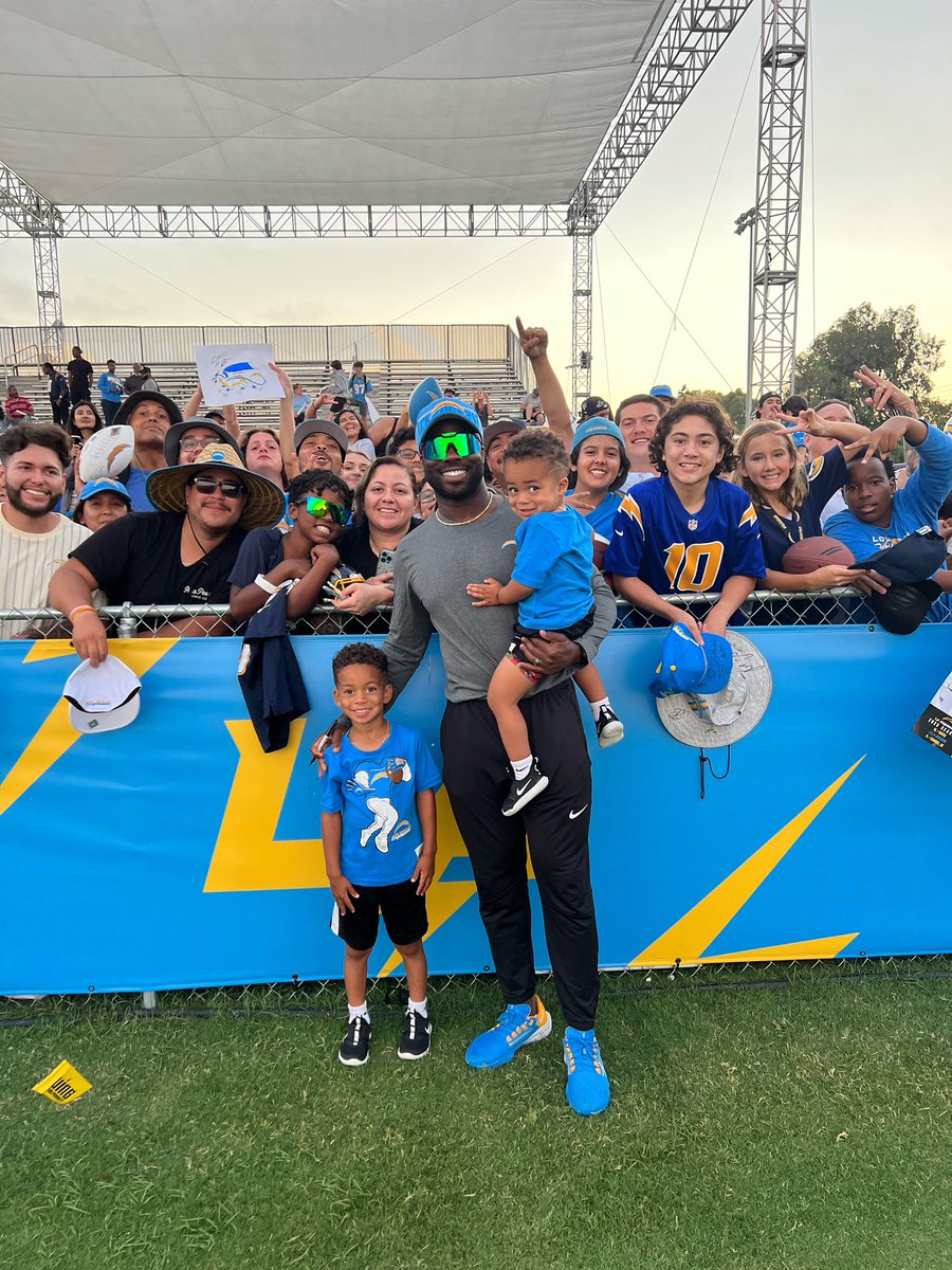Do_OrAddae37's tweet photo. Still here with who I started with, the game needed life I put my heart in it ⚡️💙🫶🏾 
 #AddaeGang #FamilyMatters https://t.co/qKibUJduGj