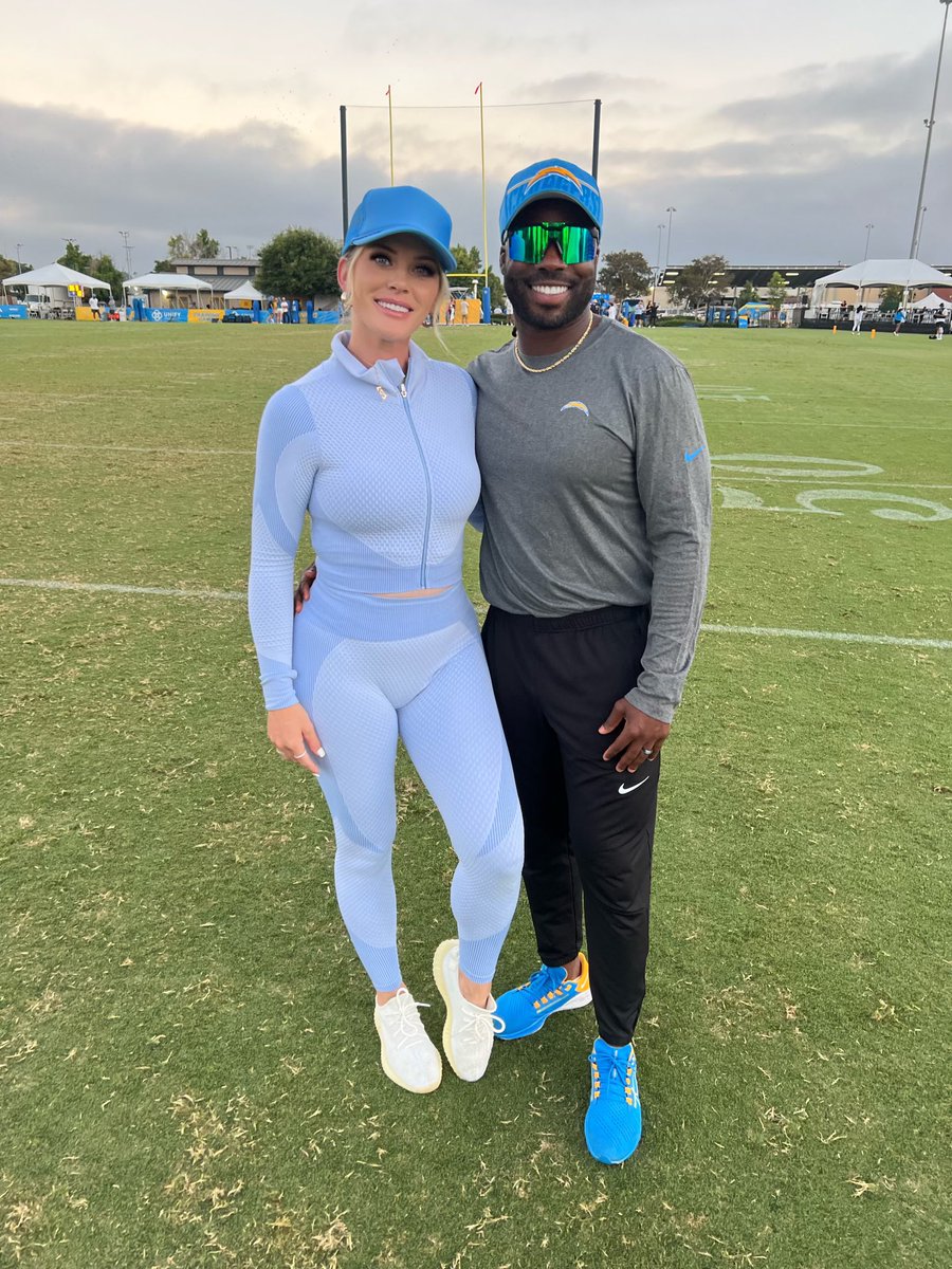 Do_OrAddae37's tweet photo. Still here with who I started with, the game needed life I put my heart in it ⚡️💙🫶🏾 
 #AddaeGang #FamilyMatters https://t.co/qKibUJduGj