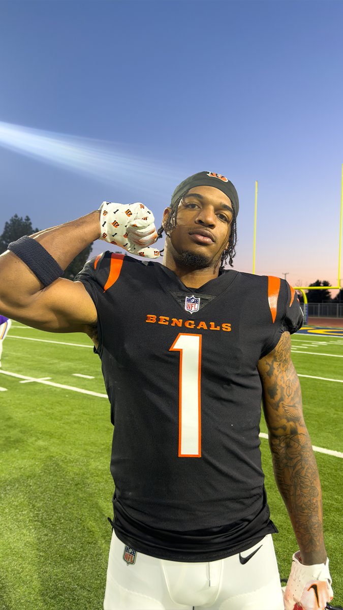 NFL's tweet photo. Coming soon to a commercial near you... 🎬👀

@JJettas2 | @Real10jayy__ | @sleepnumber https://t.co/pc8JLhOKwh