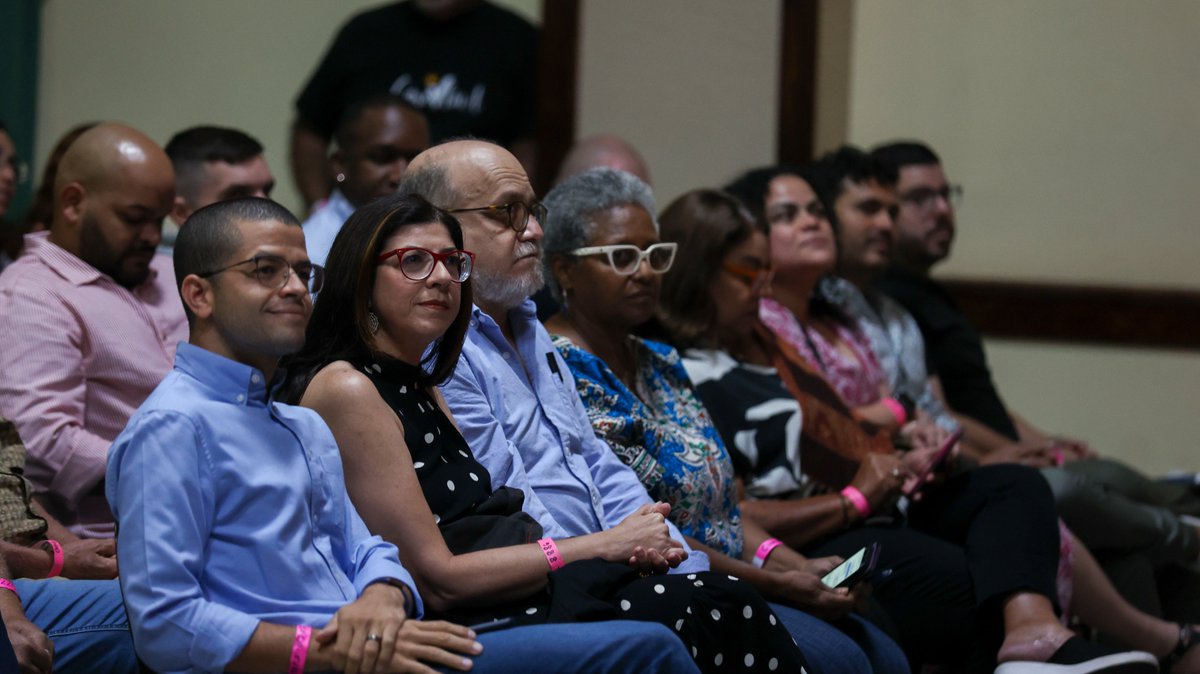 manuelnatal's tweet photo. Con la transparencia y la participación ciudadana que nos caracteriza, ayer en @VictoriaPorPR fijamos nuestros objetivos electorales para el 2024.

¿El resumen? Victoria y la Alianza País va a derrotar al bipartidismo corrupto con sus propias reglas. ⭐️✔️

📸: @valdegabo https://t.co/37C62J4FPv
