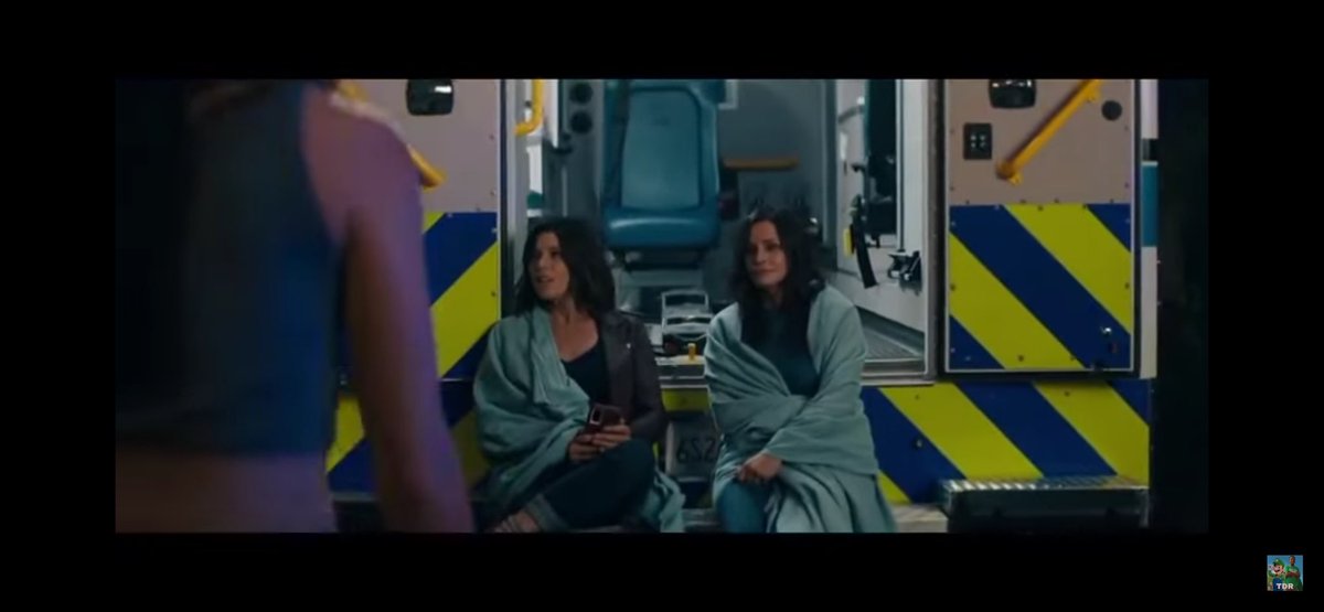 _curiousjorge_'s tweet image. Mind you one of them was shot and the other stabbed. Blankets are powerful