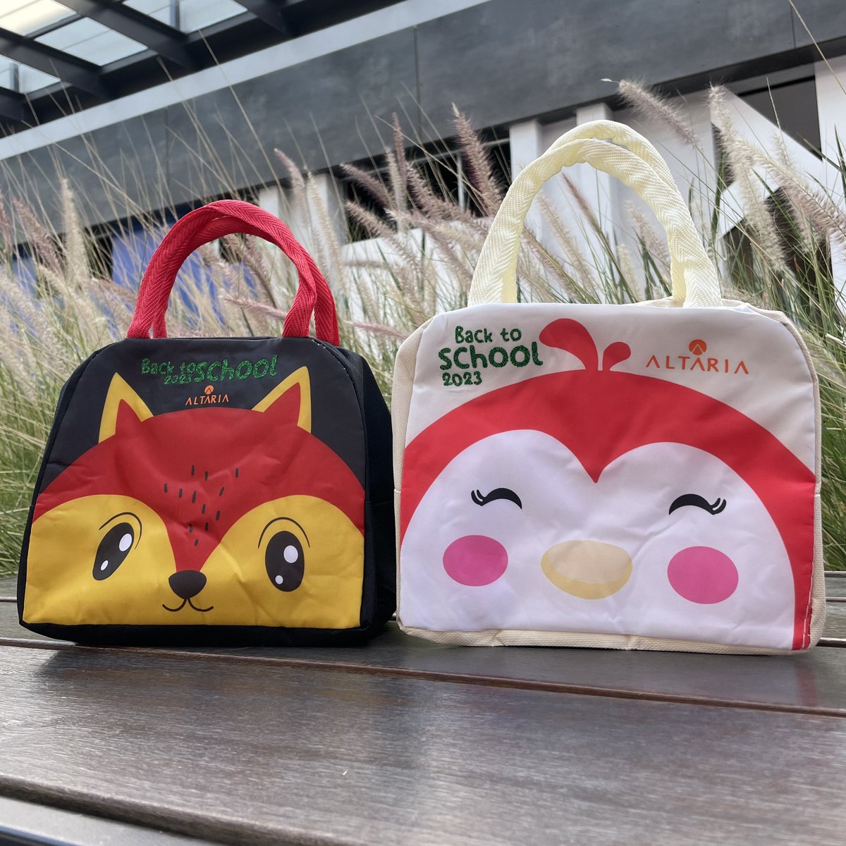 ¡Giveaway Back to School! 📚🍎

Participa y una lonchera Altaria para tus peques 🎒
Pasos a seguir:
🎒Dale RT
🎒Síguenos si aún no lo haces  
🎒Dale like 

Miércoles 16/julio a las 11 am anunciamos a los 20 ganadores  *Serán elegidos al azar por una aplicación ¡Suerte! ☺️