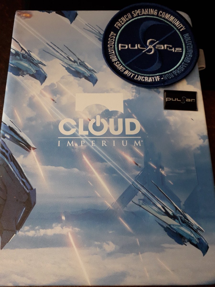 Today is my first day as a Community Manager for CIG ✨
I already got some goodies from the French community, merci <a href="/Pulsar42_SC/">Pulsar42</a> for the patch and pin's!
I need more decorations on my desk, MORE 🥰