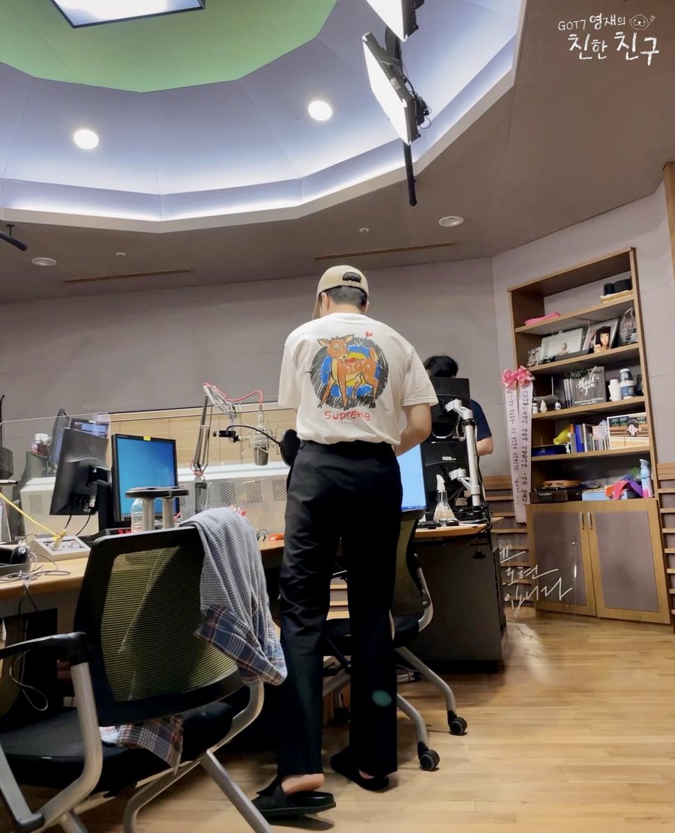 SamSamCYJ333's tweet photo. จะด้านหน้าหรือด้านหลัง ด้านไหนๆคนนี้ก็น่ารักอยู่ดี🥰💚
@GOTYJ_Ars_Vita 
@YOUNGJAExArs  @mbcbf_ever #YOUNGJAE #영재  #ARS #DAY505
#GOT7YoungjaeBestFriend https://t.co/EEup2vBRXk