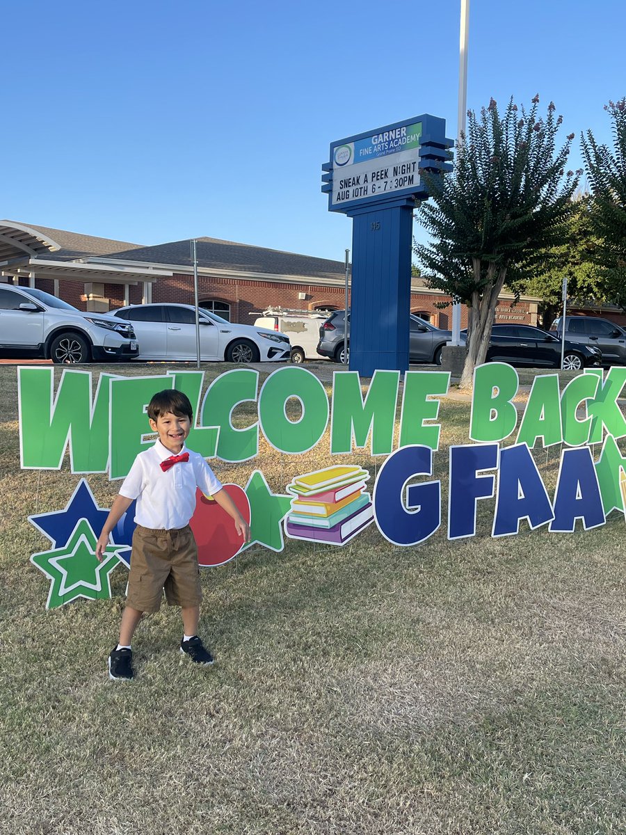 martinezdimplez's tweet photo. Danny’s first day of school 🥹😭 peep his number to #11!! ❤️ https://t.co/70Wcram67j
