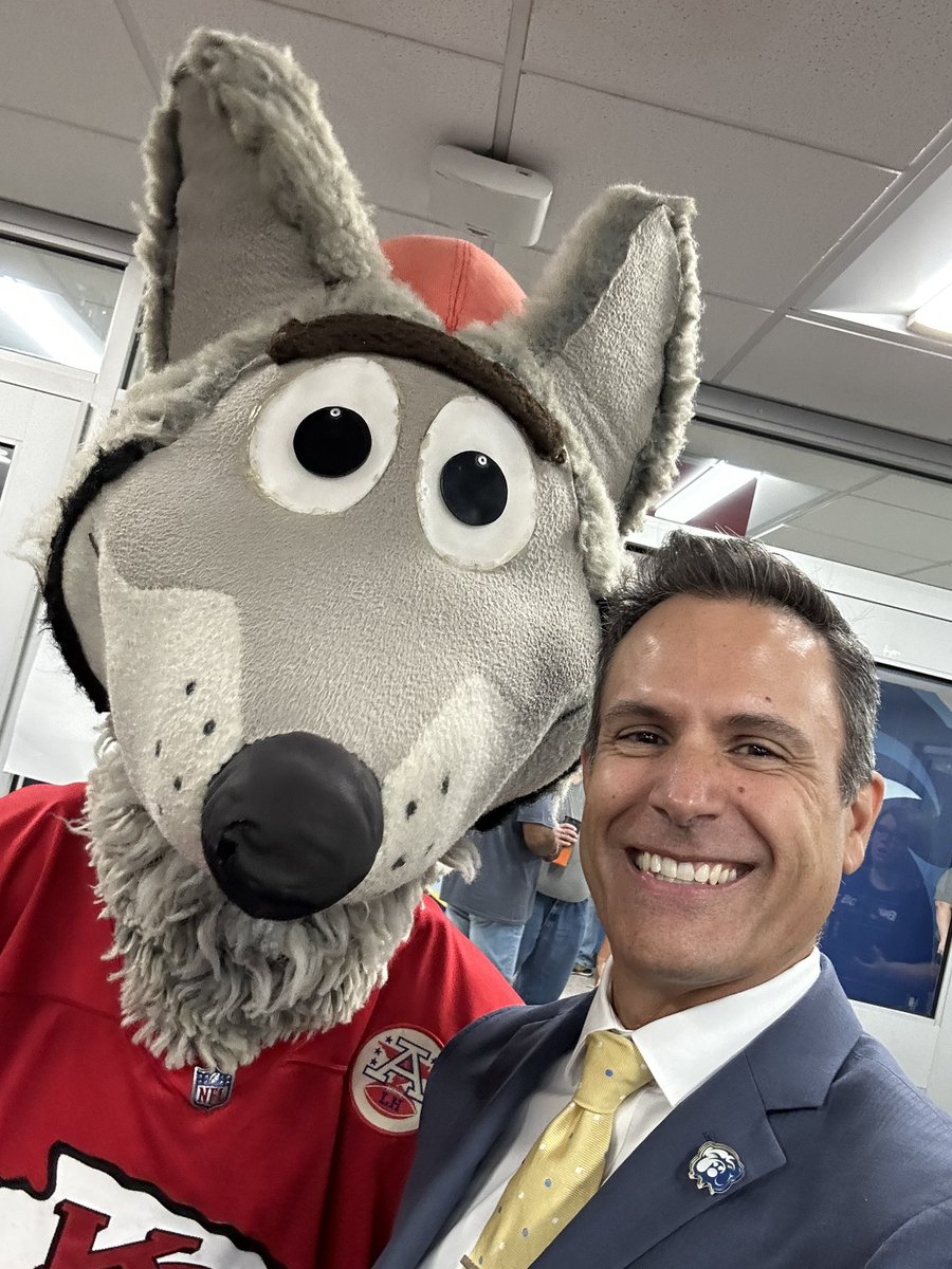 krodrequez's tweet image. We are ready for the 2023 @GrandviewCSD4 school year!! #FutureReady  #FutureStrong