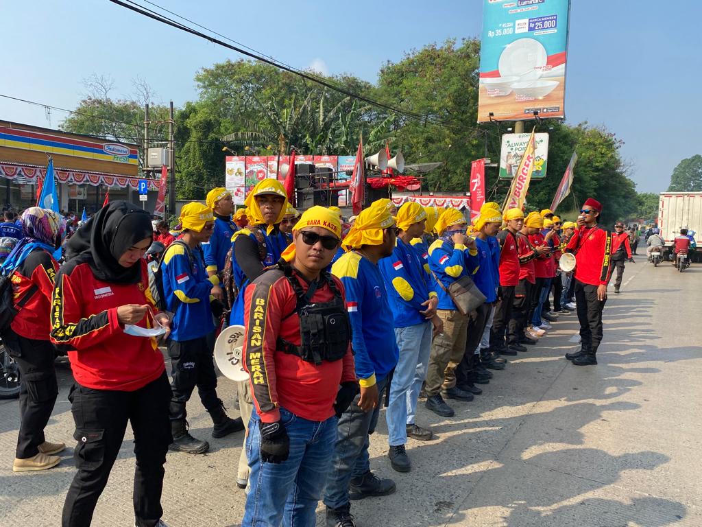 gsbi_jv's tweet photo. BAPOR GSBI &amp; BARA KASBI siap untuk mengawal barisan massa aksi 💙❤️

Bitung, 10 Agustus 2023

#sbgtsgsbi #gsbi #mediagsbi #kasbi #gebrak #gerakanburuhbersamarakyat #aasb #aliansiaksisejutaburuh #cabutuuciptakerja #cabutomnibuslaw #cabutuukesehatan #cabutvuno6tahun2023 #aksidamai https://t.co/qBjNvy9HEM