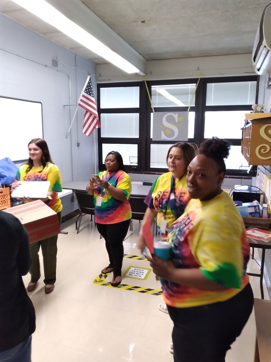 The hive is alive!  First day back for our worker bees!  Sandburg scavenger hunt! #SandburgBees