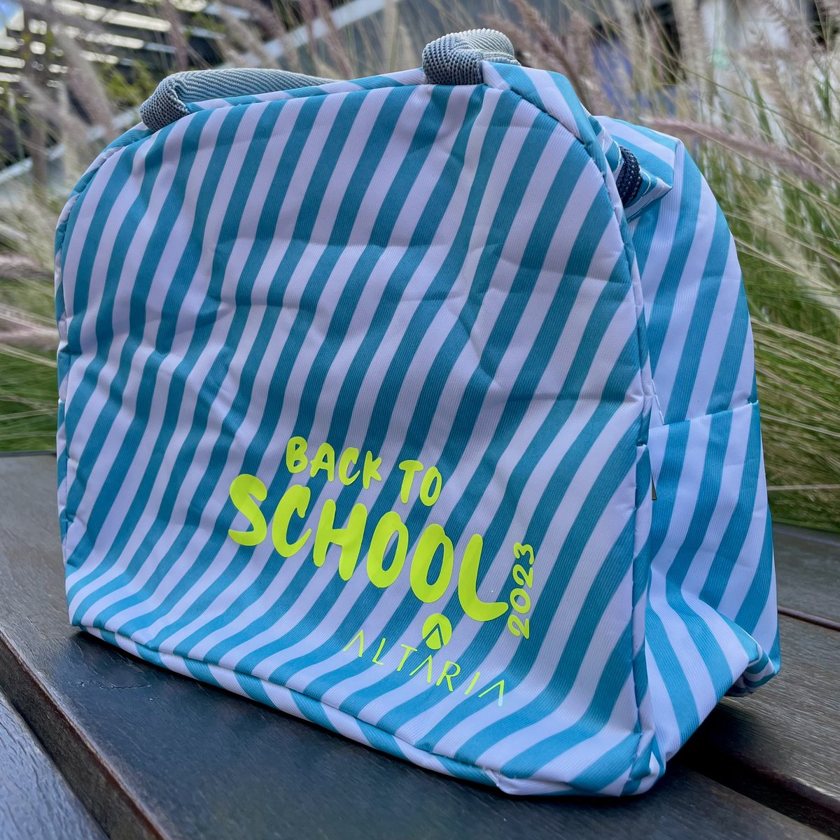 ¡Y un Giveaway Back to School +! 📚🍎

Participa y una lonchera Altaria
Pasos a seguir:
🎒Dale RT
🎒Síguenos si aún no lo haces  
🎒Dale like 

Miércoles 16/julio a las 11 am anunciamos a los 10 ganadores  *Serán elegidos al azar por una aplicación ¡Suerte! ☺️