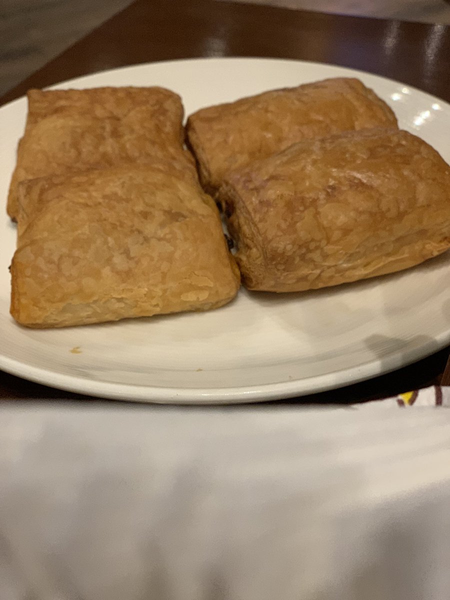 @manan_rawat @Kanishka_TR @khushboojalan 13/ The last, but not the least: #CafeNiloufer. Irani Chai at its best! And also the best #BunMaska ever. For someone who calls #Mumbai home, it’s unimaginable to think that some other city will serve better Bun Maska. But #Hyderabad you did it!

#48HoursInHyderabad