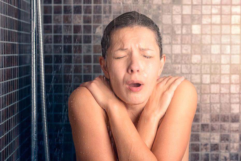 Buren lekker op vakantie en nu sta je ‘lauw’ te douchen? Check of de flow (‘doorstroming’) op het netwerk voldoende is. Door weinig vraag naar warmte kan de flow op het netwerk afnemen, waardoor je als thuisblijver ‘lauw’ staat te douchen #ennatuurlijk #reeshof #stadsverwarming