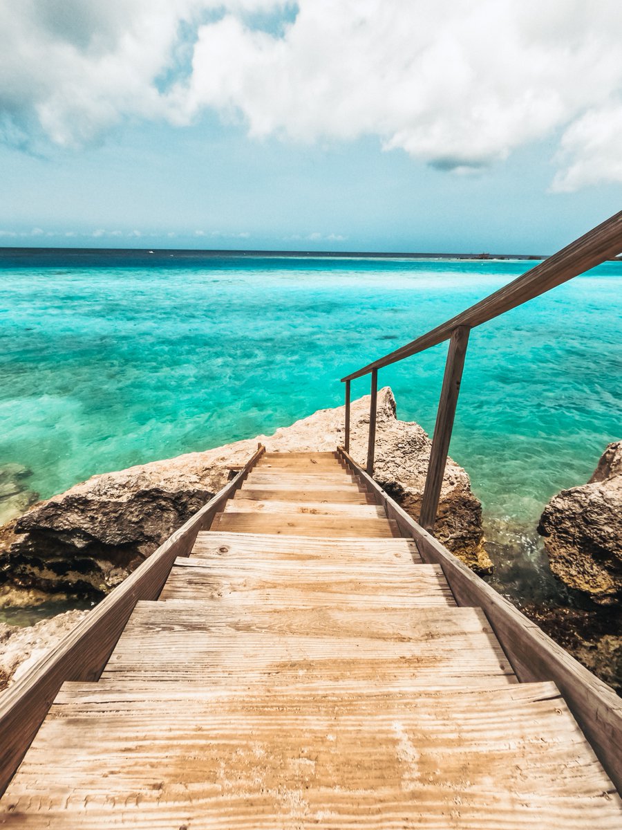As Labor Day draws near, say goodbye to summer at Divi &amp; Tamarijn Aruba All Inclusives with massive savings through their End of Summer Sale. Take advantage of a 40% discount on all-inclusive stays when booked by September 15. 

Learn more: ow.ly/zJMa50PisWQ