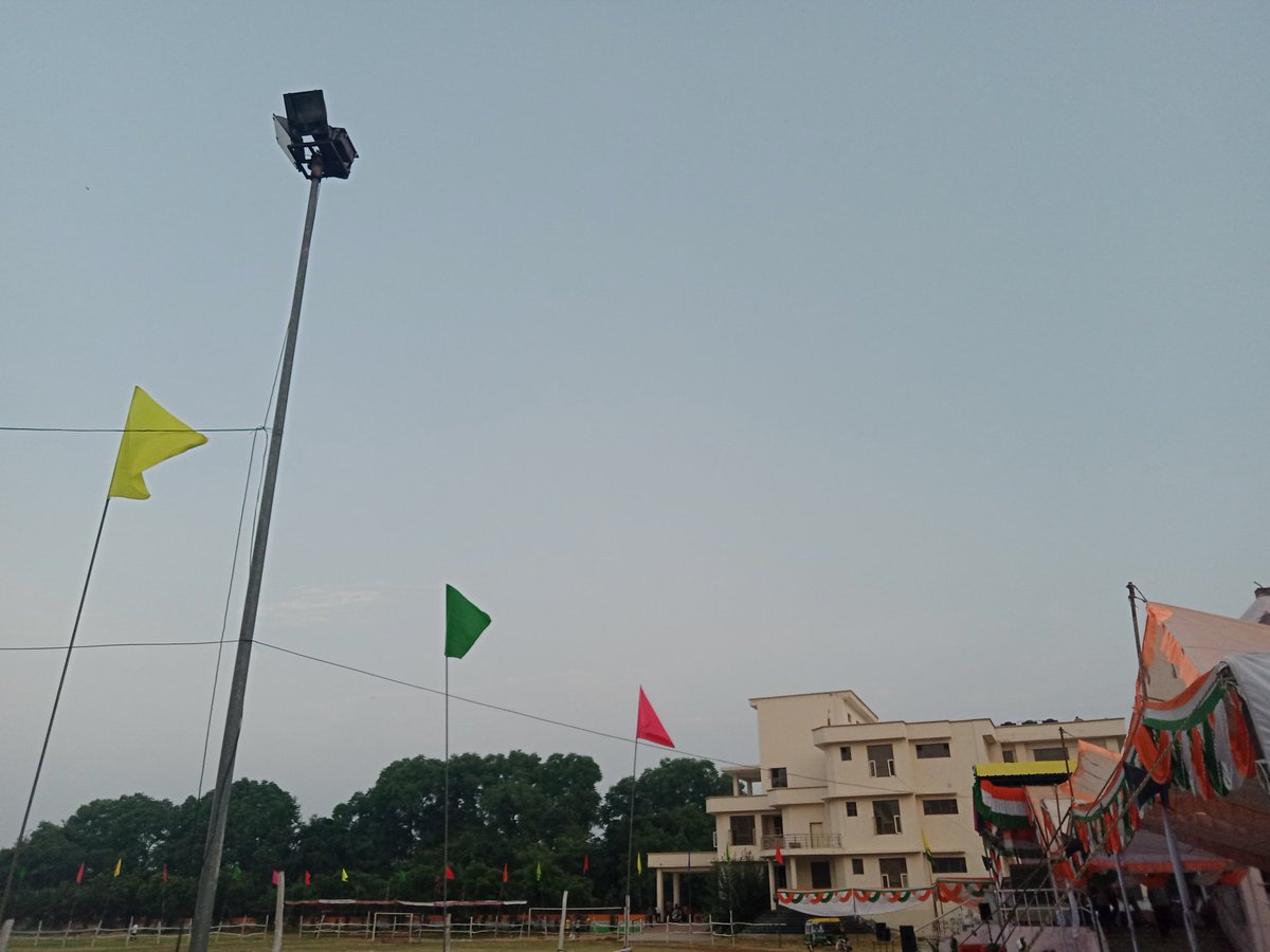 ye_nishant's tweet photo. कल 15 अगस्त के अवसर पर वरिष्ठ माध्यमिक विद्यालय ,पलवल हरियाणा में तिरंगा फहराया जाएगा लेकिन बड़े ही दुख की बात है ,कि पिछले 6 महीने से खराब लाइटों का निवारण अभी तक नहीं किया गया है | #IndependenceDay
#IndependenceDay2023
@cmohry @anilvijminister @deepakmanglabjp @BJP4Haryana https://t.co/vJISe9Ogqj