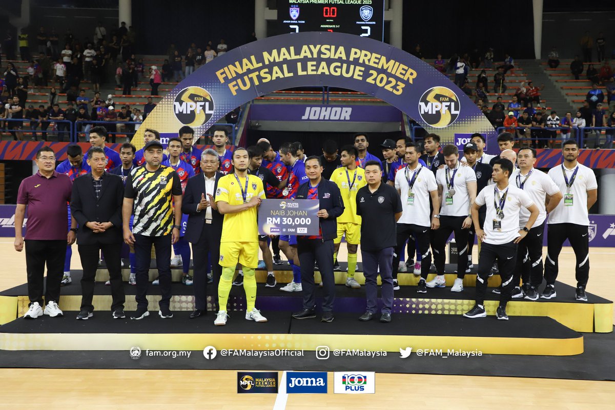 FAM_Malaysia's tweet photo. Senarai Pemenang MPFL 2023

🥇 Juara: Pahang Rangers FC
🥈 Naib Juara: Johor Darul Ta'zim

Pemain Paling Bernilai: Harith Na'im Nasir (PRFC)
Penjaga Gol Terbaik: Zainulzahin Sinuan (PRFC)
Penjaring Terbanyak: Ali Ebrahimi (Selangor MAC)

#FAM #HarimauMalaya #Futsal #MPFL2023 https://t.co/Y6WW6MxfjG