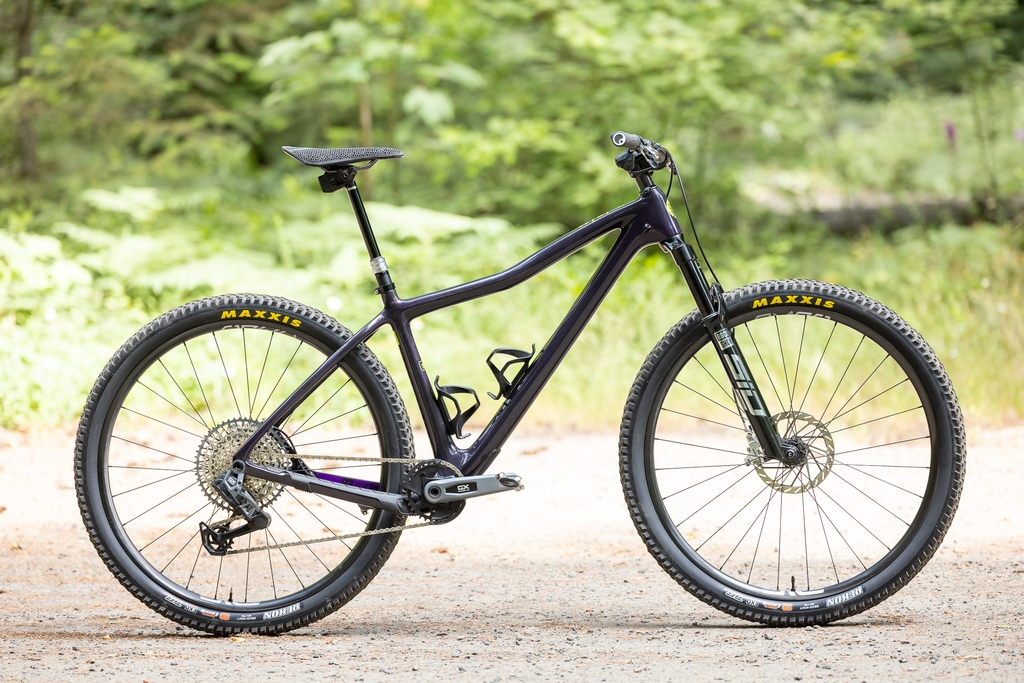 IbisCycles's tweet photo. 🟣🍏 @dustinklein_ built up a fresh Ibis DV9 just in time for #IbisOwners Monday. 🍏🟣

https://t.co/JbOchw3DEg

#Ibiscycles #DV9 #Ibis #MTB #Cycling #Offroad #Allmountain #Trailbike #Hardtail #adventure #offroad #bikes #Bikelife #explore #cyclist https://t.co/mjn33GonVR