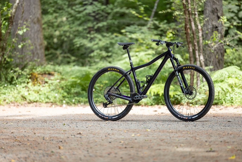 IbisCycles's tweet photo. 🟣🍏 @dustinklein_ built up a fresh Ibis DV9 just in time for #IbisOwners Monday. 🍏🟣

https://t.co/JbOchw3DEg

#Ibiscycles #DV9 #Ibis #MTB #Cycling #Offroad #Allmountain #Trailbike #Hardtail #adventure #offroad #bikes #Bikelife #explore #cyclist https://t.co/mjn33GonVR